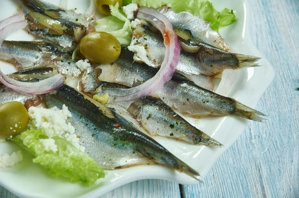 anchovies salad with olives and onion