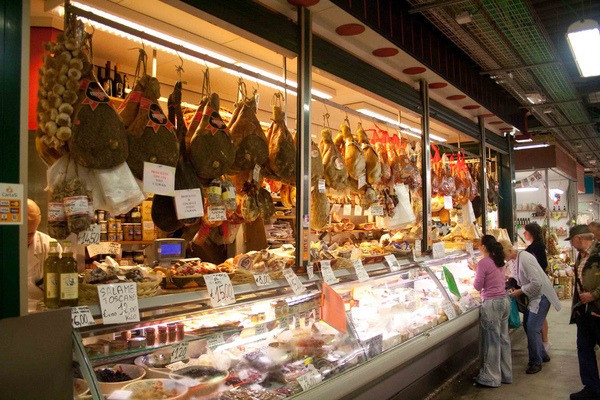 eat prosciutto right from the shop