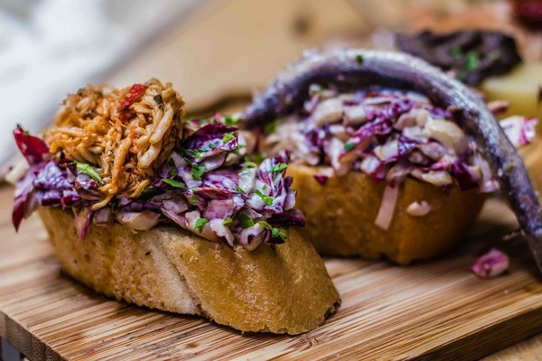 make bruschetta with anchovies and onion